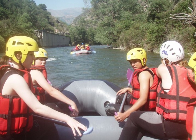  Grupo de rafting para niños 